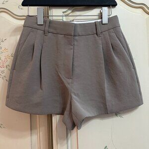 THE EFFORTLESS SHORT™ MINI Shorts Size: 4